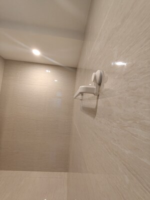 Room in 2 BHK Apartment at Hiranandani Fortune City, New Panvel – for Rent