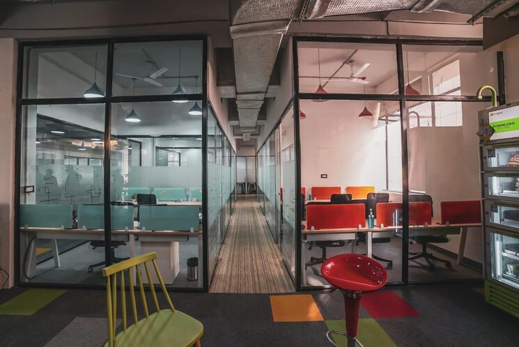 Team Area, vijay nagar Commercial Office Space 1350 Sq.Ft. In Vijay Nagar Indore 9279813