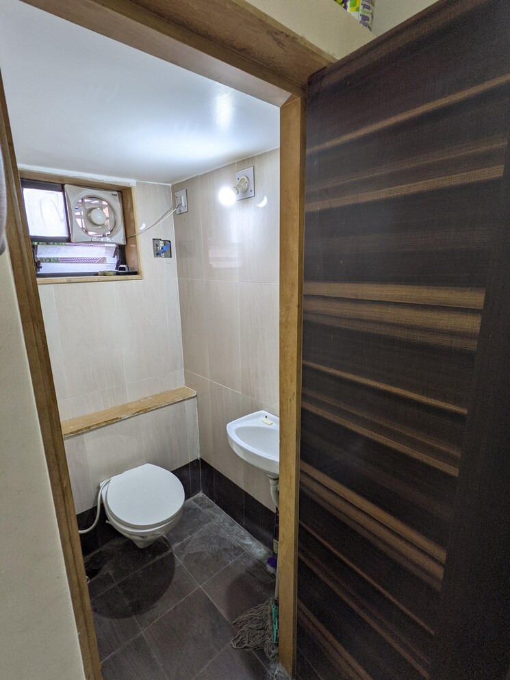 Bathroom, vijay nagar Commercial Office Space 1350 Sq.Ft. In Vijay Nagar Indore 9279813