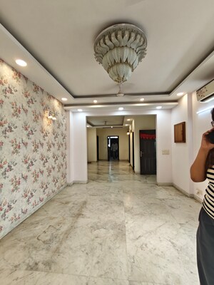 Parking in 3 BHK Builder Floor at Apex Apartments, Sector 45 – for Rent