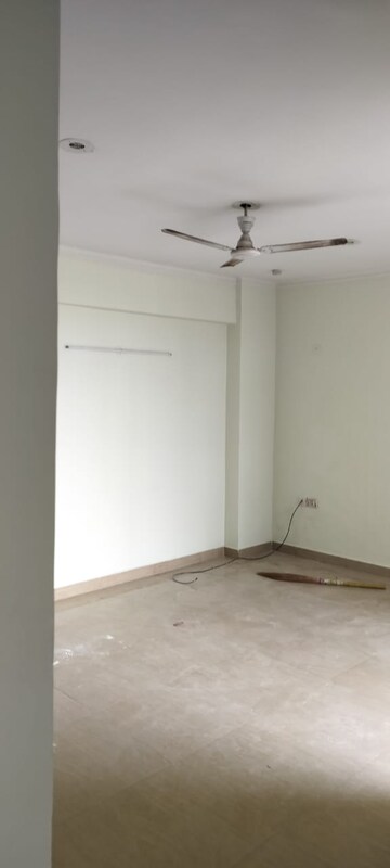 Room in 2 BHK Apartment at Mapsko Paradise, Sector 83 – for Rent