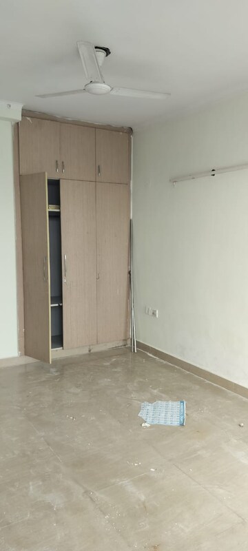 Room in 2 BHK Apartment at Mapsko Paradise, Sector 83 – for Rent