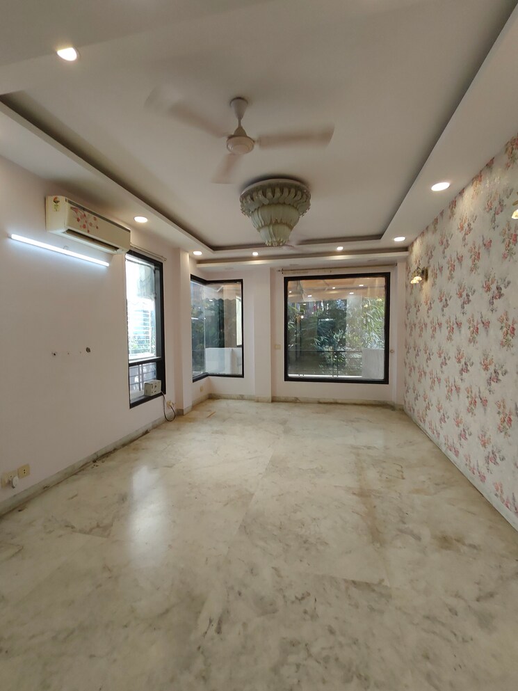 Room, apex-apartments 3 Bedroom 300 Sq.Yd. Builder Floor In Sector 45 Gurgaon 9279846