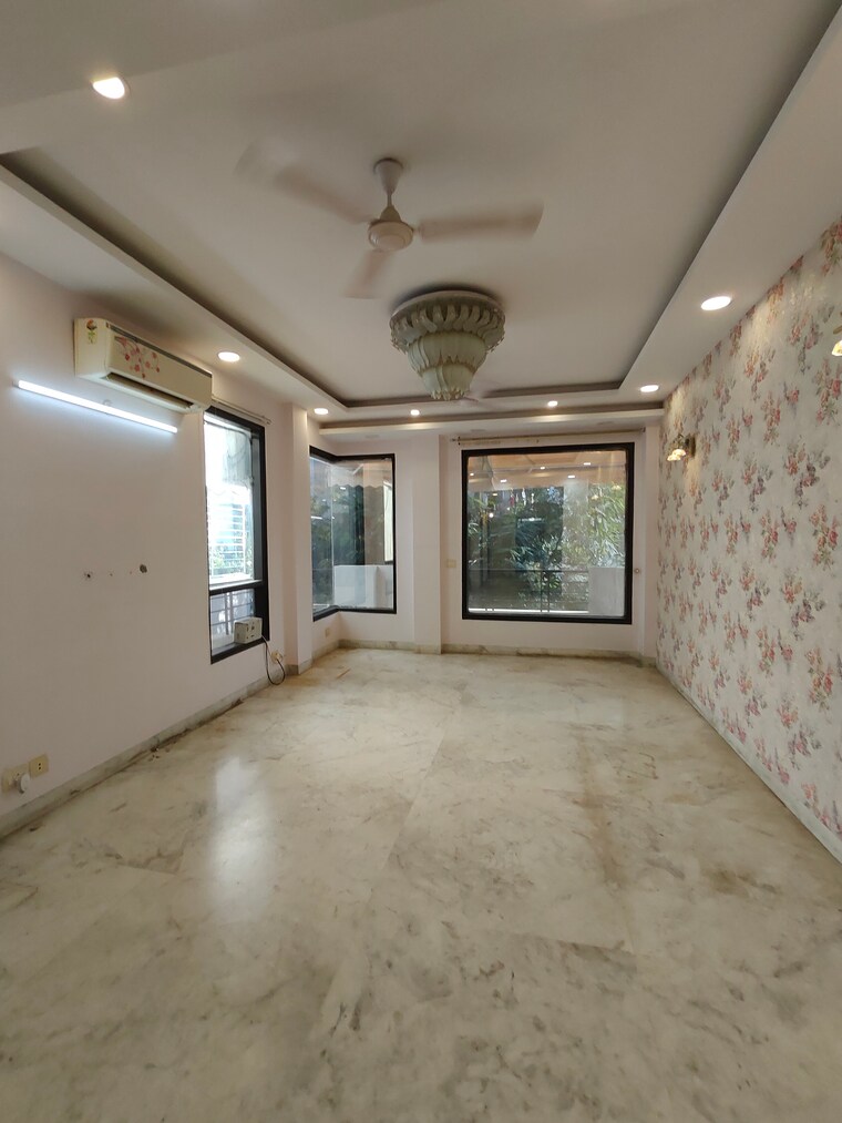 Room, apex-apartments 3 Bedroom 300 Sq.Yd. Builder Floor In Sector 45 Gurgaon 9279846