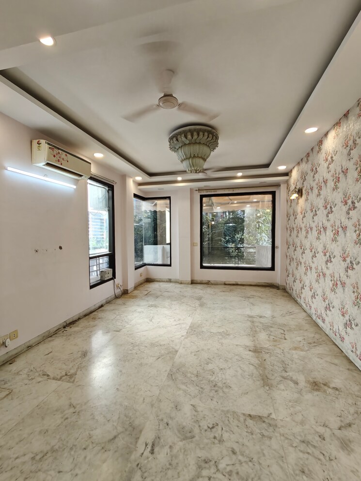 Room, apex-apartments 3 Bedroom 300 Sq.Yd. Builder Floor In Sector 45 Gurgaon 9279846