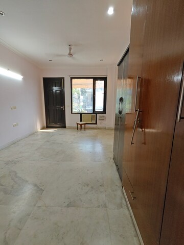 Room in 3 BHK Builder Floor at Apex Apartments, Sector 45 – for Rent