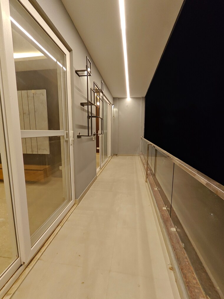 Balcony, gupta-awas 4 Bedroom 300 Sq.Yd. Builder Floor In Sector 43 Gurgaon 9279872