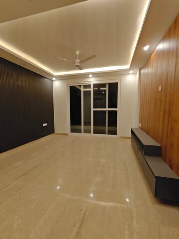 Room in 4 BHK Builder Floor at Gupta Awas, Sector 43 – for Rent