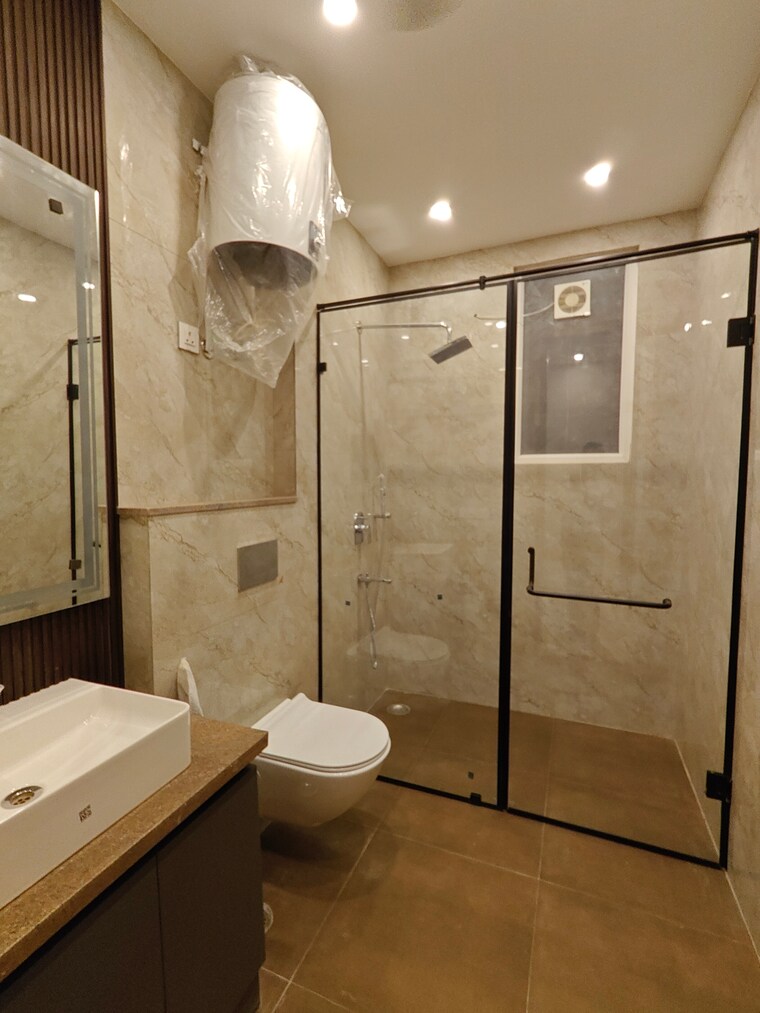 Bathroom, gupta-awas 4 Bedroom 300 Sq.Yd. Builder Floor In Sector 43 Gurgaon 9279872