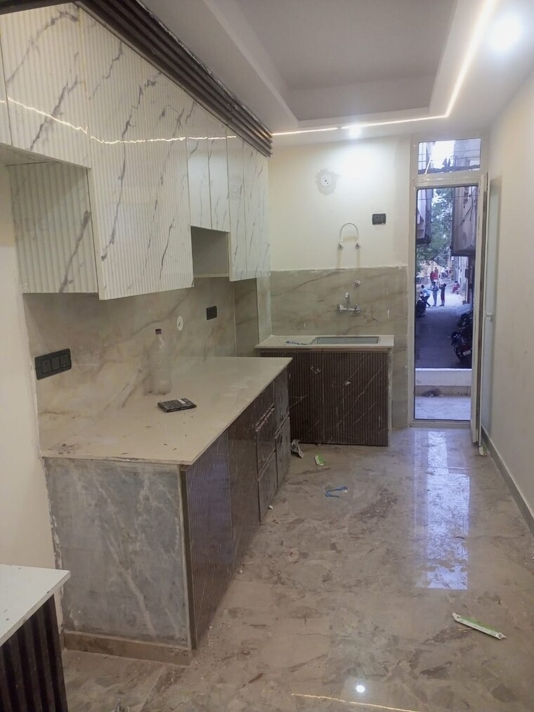 Kitchen, sector 73 3 Bedroom 1400 Sq.Ft. Builder Floor In Sector 73 Noida 9279897