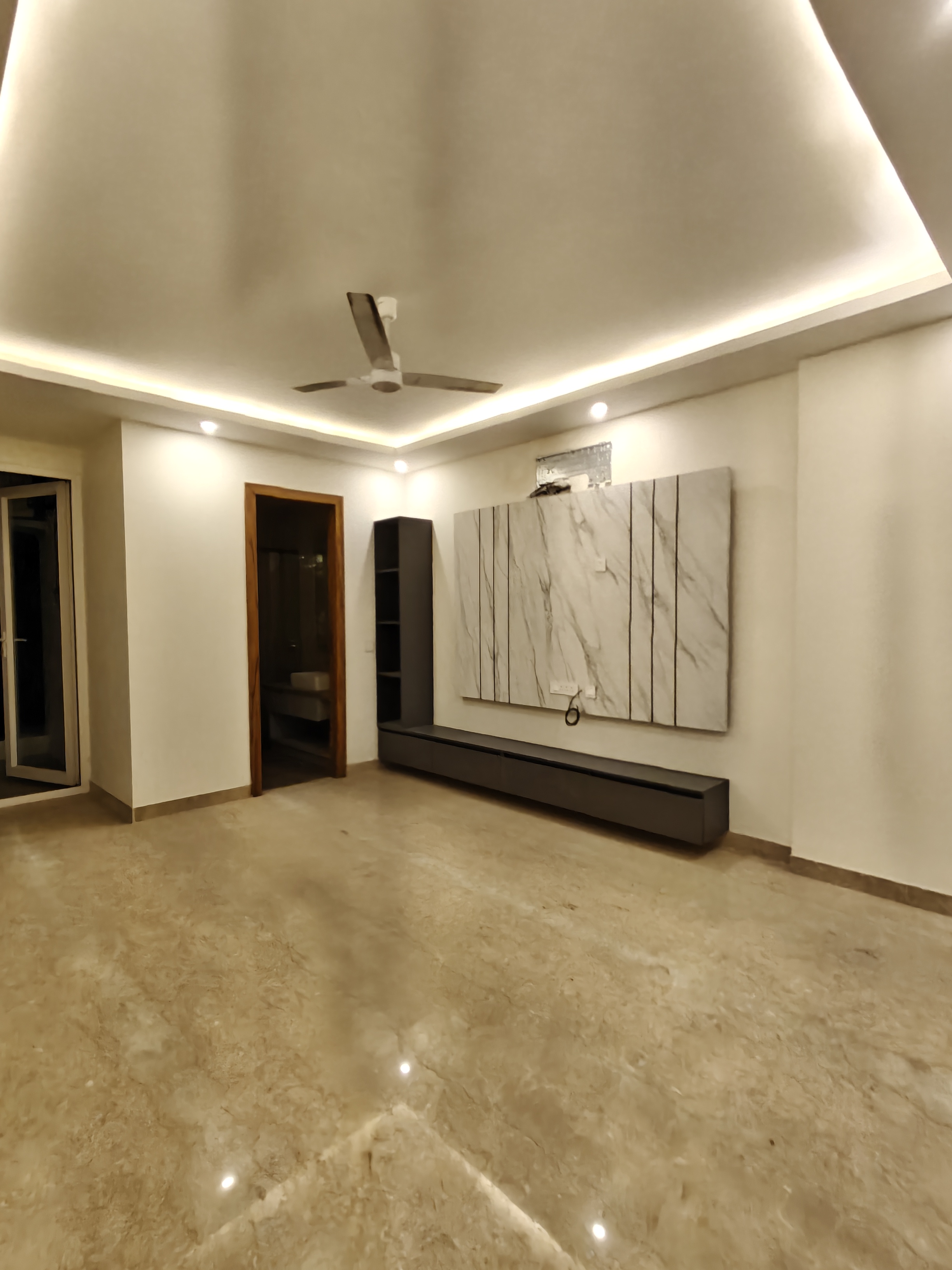 4 BHK Builder Floor For Rent in Queens Plaza
