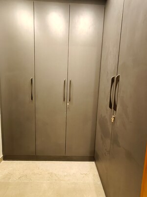 Furnished Amenities in 4 BHK Builder Floor at Queens Plaza, Sector 43 – for Rent