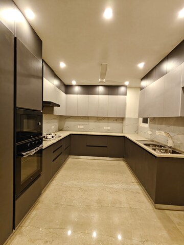 Kitchen in 4 BHK Builder Floor at Queens Plaza, Sector 43 – for Rent