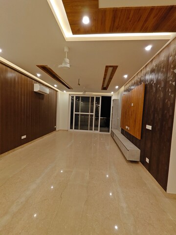 Kitchen in 4 BHK Builder Floor at Queens Plaza, Sector 43 – for Rent