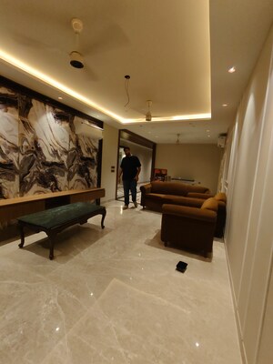 Living Room in 4 BHK Builder Floor at DLF City Gurgaon, Sector 27 – for Rent