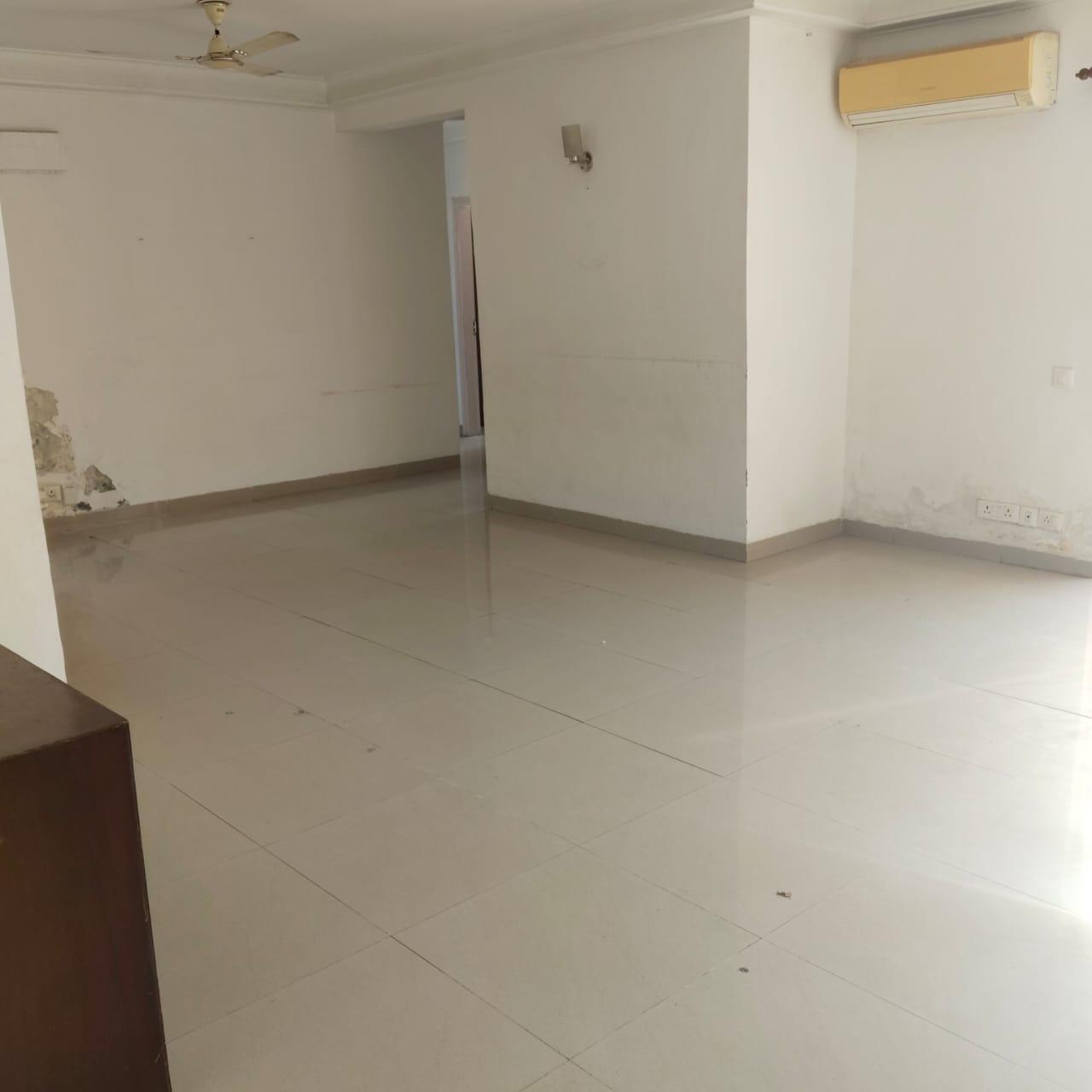 3 BHK Builder Floor For Sale in BPTP Amstoria