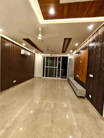 Building Lobby in 4 BHK Builder Floor at DLF City Gurgaon, Sector 27 – for Rent