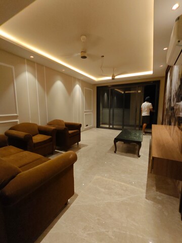 Living Room in 4 BHK Builder Floor at DLF City Gurgaon, Sector 27 – for Rent