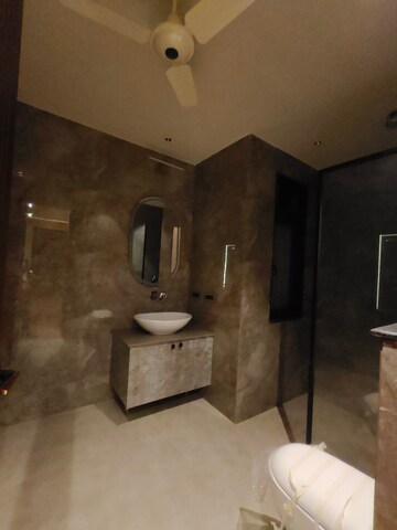 Living Room in 4 BHK Builder Floor at DLF City Gurgaon, Sector 27 – for Rent