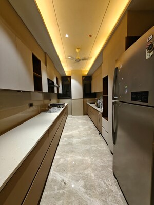 Team Area in 4 BHK Builder Floor at DLF City Gurgaon, Sector 27 – for Rent