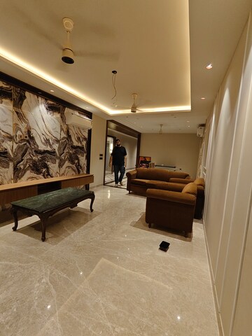 Living Room in 4 BHK Builder Floor at DLF City Gurgaon, Sector 27 – for Rent