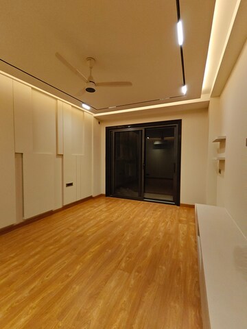 Room in 4 BHK Builder Floor at DLF City Gurgaon, Sector 27 – for Rent
