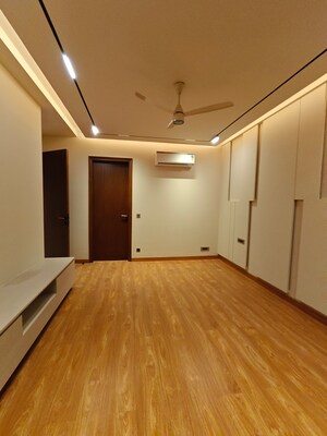 Room in 4 BHK Builder Floor at Ansal Sushant Apartments, Sushant Lok I – for Rent