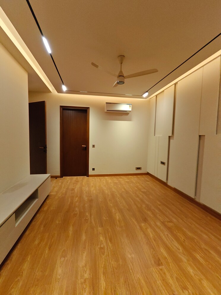 Room, ansal-sushant-apartments 4 Bedroom 300 Sq.Yd. Builder Floor In Sushant Lok I Gurgaon 9279997