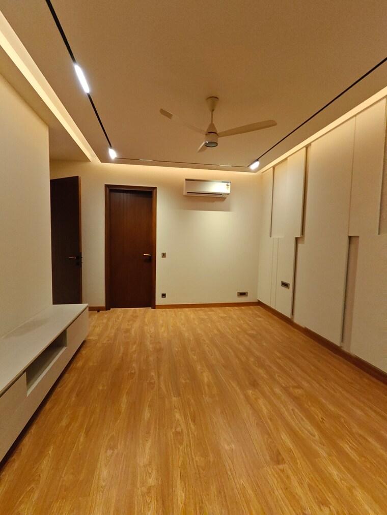Room, ansal-sushant-apartments 4 Bedroom 300 Sq.Yd. Builder Floor In Sushant Lok I Gurgaon 9279997