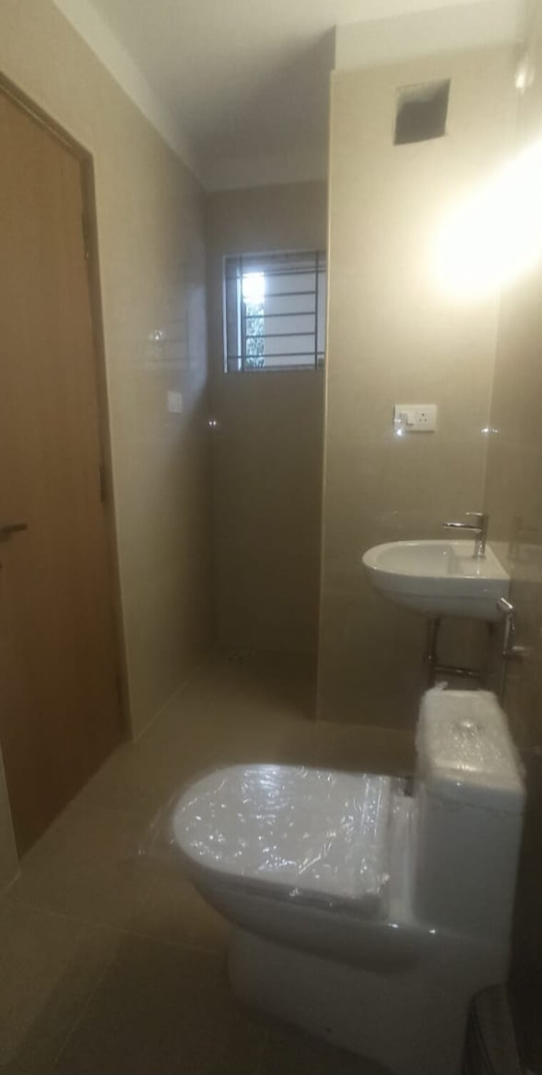 Bathroom, insight-nandana 3 Bedroom 1700 Sq.Ft. Apartment In Sampigehalli Bangalore 9280069