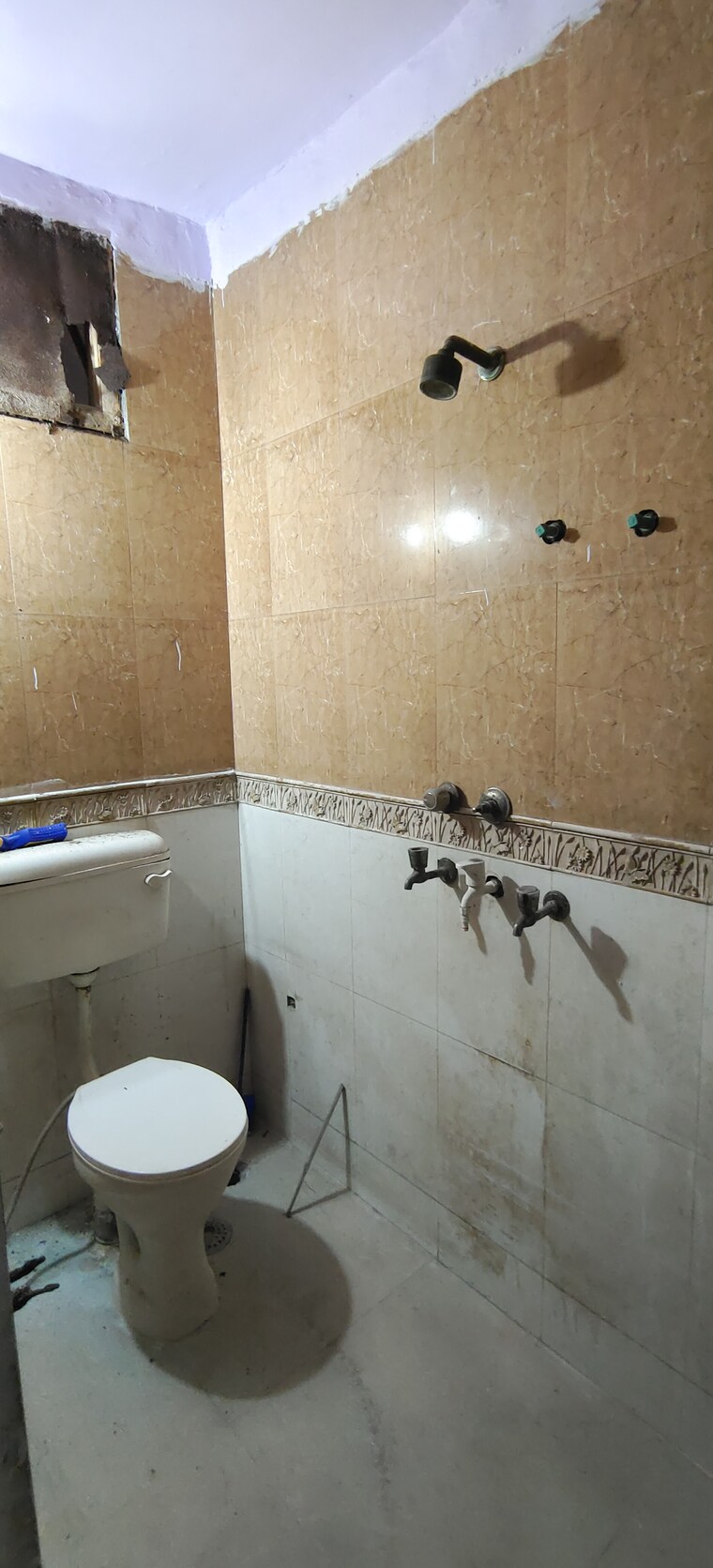 Bathroom, dwarka mor 1 Bedroom 450 Sq.Ft. Builder Floor In Dwarka Mor Delhi 9280126