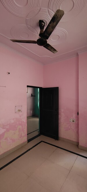 Room in 1 BHK Builder Floor at Dwarka Mor – for Rent