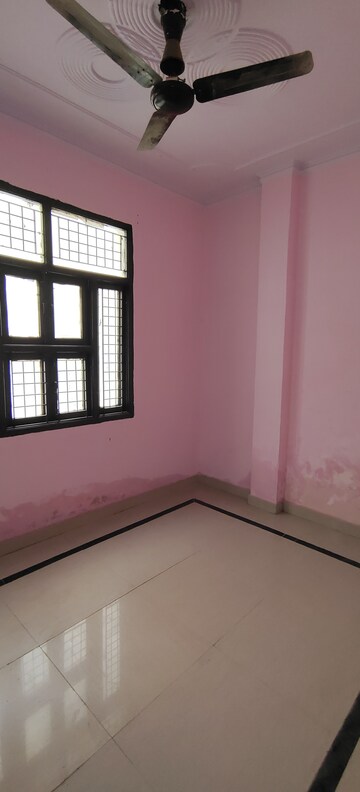 Room in 1 BHK Builder Floor at Dwarka Mor – for Rent