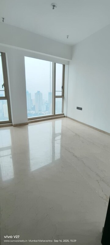Room in 3 BHK Apartment at Lodha The Park Tower 6, Worli – for Rent