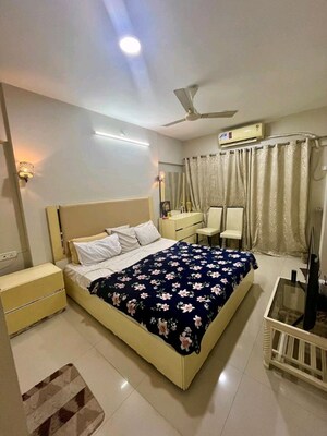 Team Area in 3 BHK Apartment at Rustomjee OZone, Goregaon West – for Rent