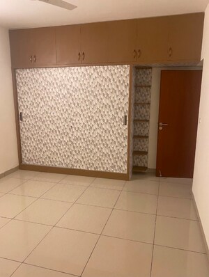 Room in 2 BHK Apartment at Prestige Royale Gardens, Gantiganahalli – for Rent