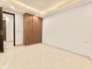 Room in 3 BHK Builder Floor at Vasant Kunj – for Rent