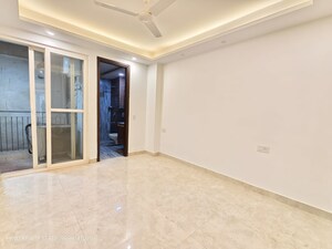 Room in 3 BHK Builder Floor at Vasant Kunj – for Rent
