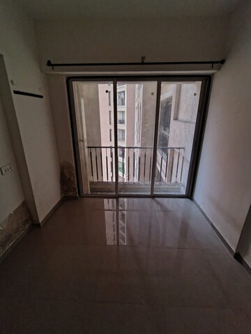 Room in 1 BHK Apartment at Nakshatra Pride-I, Naigaon East – for Rent