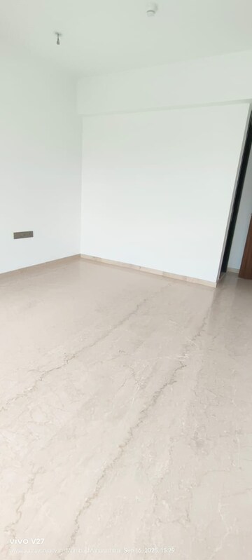 Room in 2 BHK Apartment at Lodha The Park Tower 6, Worli – for Rent