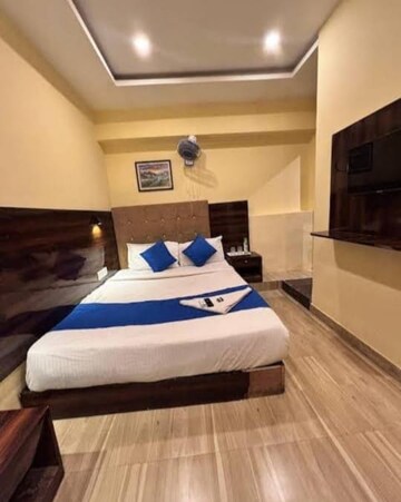 Bedroom in 2.5 BHK Apartment at Lodha The Park, Worli – for Rent