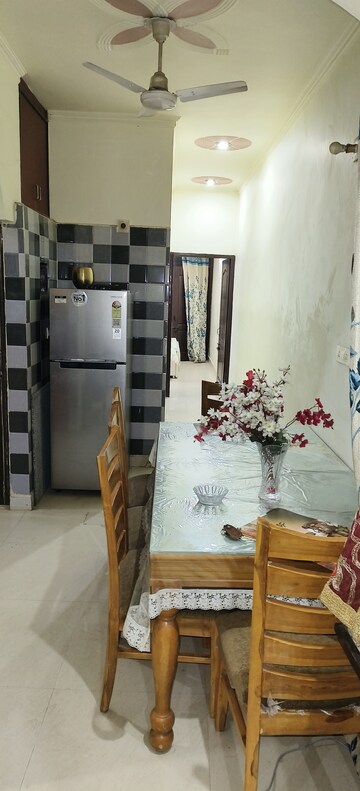 Furnished Amenities in 2 BHK Builder Floor at Dwarka Mor – for Rent