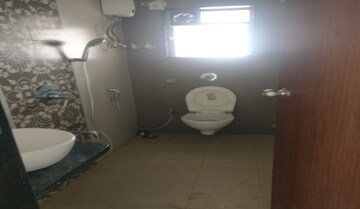 Bathroom in 3 BHK Apartment at Vile Parle East – for Rent