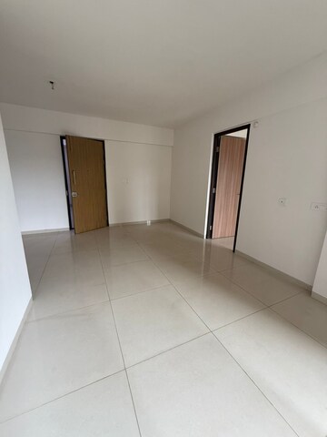 Room in 2 BHK Apartment at Godrej Tranquil, Kandivali East – for Rent