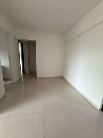 Room in 2 BHK Apartment at Godrej Tranquil, Kandivali East – for Rent