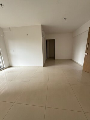 Room in 2 BHK Apartment at Godrej Tranquil, Kandivali East – for Rent