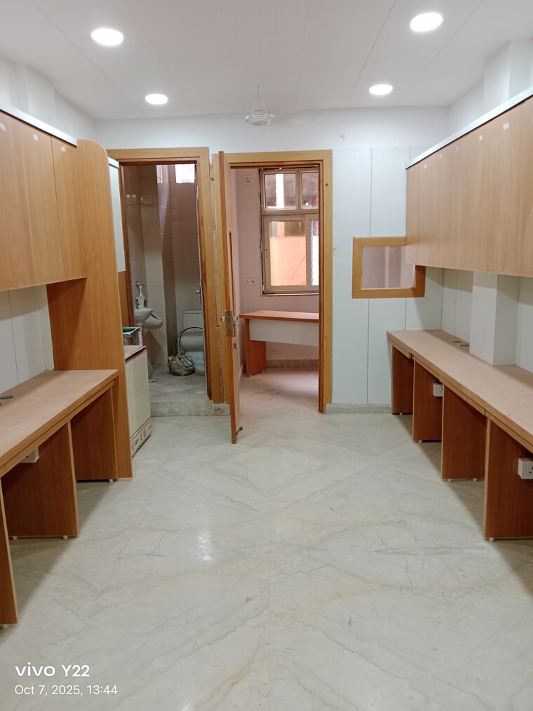 Team Area, laxmi nagar Commercial Office Space 350 Sq.Ft. In Laxmi Nagar Delhi 9280195