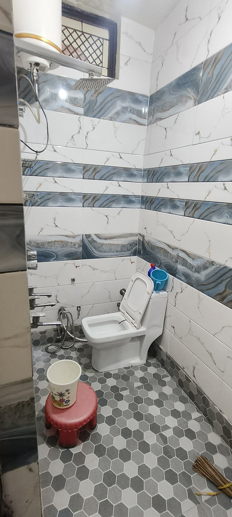 Attached Bathroom, dwarka mor 2 Bedroom 100 Sq.Yd. Builder Floor In Dwarka Mor Delhi 9280310