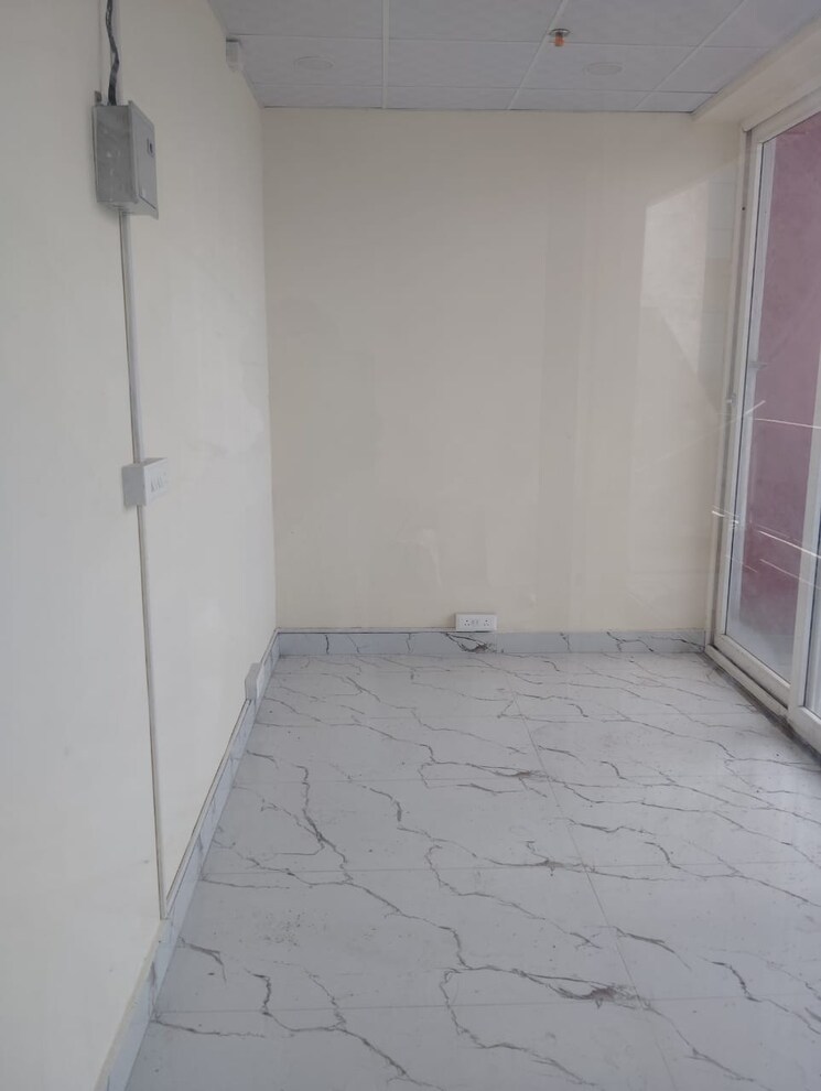 Room, gaur-city-center Commercial Office Space 393 Sq.Ft. In Sector 4 Greater Noida Greater Noida 9280659