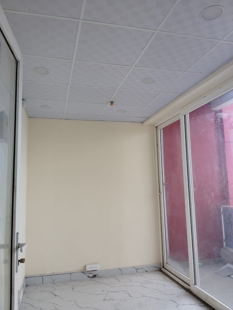 Room, gaur-city-center Commercial Office Space 393 Sq.Ft. In Sector 4 Greater Noida Greater Noida 9280659